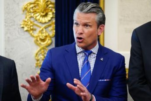 Iran-Usa, Teheran accusa: "Washington in guerra economica dopo aver esaurito armi ". Hegseth: "Non escludiamo ricorso ad attacchi militari"