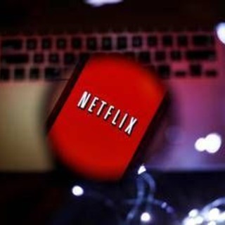 Netflix, l'acquisto di Warner Bros scuote il cinema Usa: timore di tagli a posti e sale Netflix, l'acquisto di Warner Bros scuote il cinema Usa: timore di tagli a posti e sale