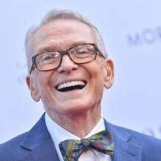 Morto a 87 anni Bob Mackie, 'sultano delle paillettes' che vestì Cher, Diana Ross e Carol Burnett Morto a 87 anni Bob Mackie, 'sultano delle paillettes' che vestì Cher, Diana Ross e Carol Burnett