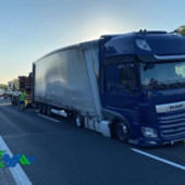 A4, tir perde bobine metalliche: 20 km di coda in autostrada