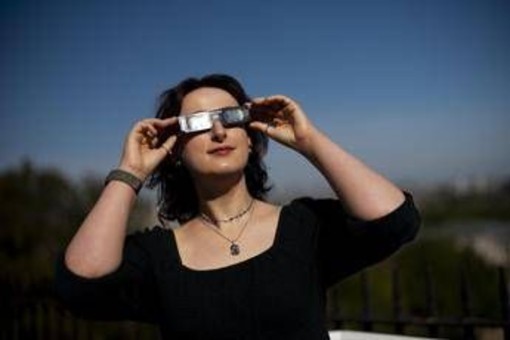 Eclissi totale, oggi lo spettacolo astronomico: ecco dove il sole sarà completamente oscurato Eclissi totale, oggi lo spettacolo astronomico: ecco dove il sole sarà completamente oscurato