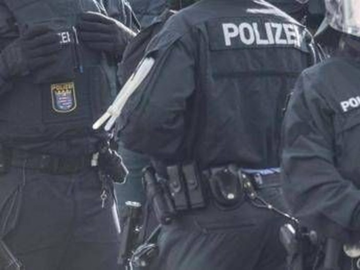 Germania, auto travolge folla a Stoccarda: diversi feriti gravi