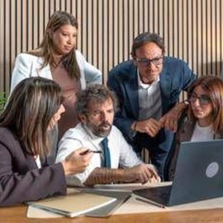 Casa, compravendite, energia e sicurezza: 13 geometri protagonisti della nuova stagione di 'Casa a prima vista' Casa, compravendite, energia e sicurezza: 13 geometri protagonisti della nuova stagione di 'Casa a prima vista'