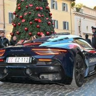 Ai Carabinieri nuova Maserati per trasporti sanitari urgenti, Luongo: ''Sempre pronti a intervenire'' Ai Carabinieri nuova Maserati per trasporti sanitari urgenti, Luongo: ''Sempre pronti a intervenire''