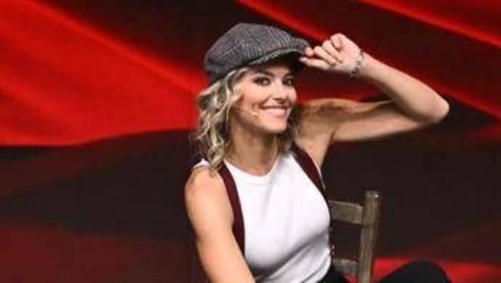 Ballando con le stelle, il piede di Fialdini ancora fasciato e dolorante ma lei non si arrende Ballando con le stelle, il piede di Fialdini ancora fasciato e dolorante ma lei non si arrende