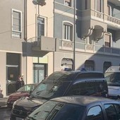 Milano, uomo trovato morto in un appartamento: ferite alla testa, ipotesi omicidio Milano, uomo trovato morto in un appartamento: ferite alla testa, ipotesi omicidio