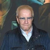 Malore per Christopher Lambert, l'attore stava firmando autografi quando è collassato: portato in ospedale Malore per Christopher Lambert, l'attore stava firmando autografi quando è collassato: portato in ospedale