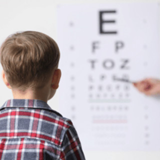 Miopia pediatrica, disponibile in Italia un collirio che la rallenta Miopia pediatrica, disponibile in Italia un collirio che la rallenta