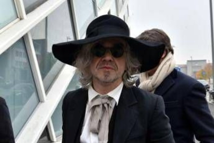 Improperi ai poliziotti durante lo sfratto, Morgan assolto dalle accuse di oltraggio a pubblico ufficiale Improperi ai poliziotti durante lo sfratto, Morgan assolto dalle accuse di oltraggio a pubblico ufficiale