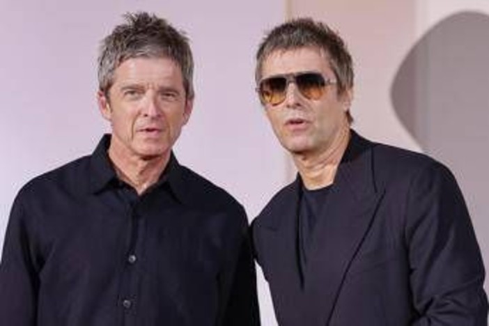 Oasis in tour, la guerra dei biglietti e i messaggi di Liam Gallagher: "Buona fortuna. Siate gentili e non cattivi" Oasis in tour, la guerra dei biglietti e i messaggi di Liam Gallagher: "Buona fortuna. Siate gentili e non cattivi"