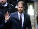 Harry torna a Londra senza Meghan e i figli: la decisione 'last minute'