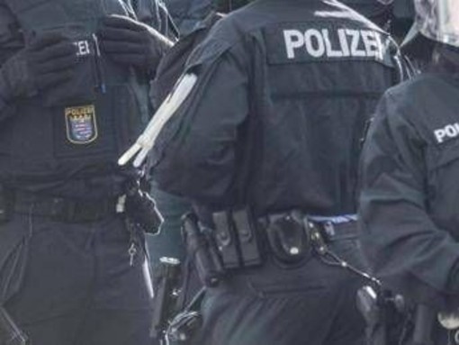 Germania, auto travolge folla a Stoccarda: diversi feriti gravi