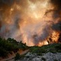 Francia, incendi nel sud: un morto e migliaia di sfollati. &quot;Disastro senza precedenti&quot;
