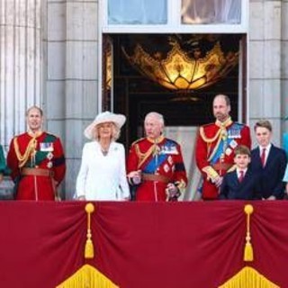 Trooping the Colour, il tributo di re Carlo alle vittime dell'incidente Air India