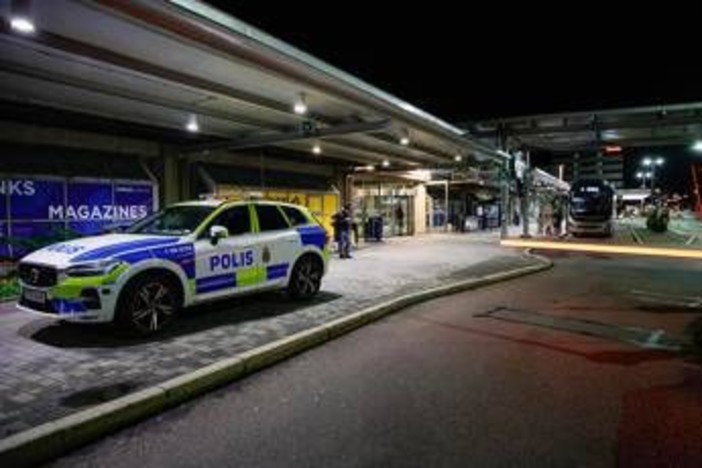 Droni avvistati all'aeroporto svedese di Goteborg: "Traffico sospeso e voli deviati verso altri scali" Droni avvistati all'aeroporto svedese di Goteborg: "Traffico sospeso e voli deviati verso altri scali"