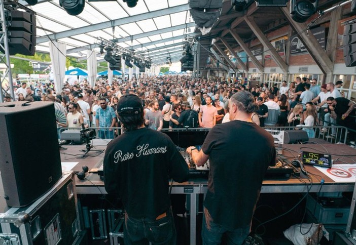 Spari durante un rave party in Svizzera, muore ragazza italiana di 22 anni Spari durante un rave party in Svizzera, muore ragazza italiana di 22 anni