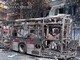 Roma, bus a fuoco: bruciate anche un'auto in sosta, gazebo e alberi: 3 persone intossicate