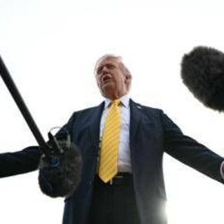 Iran, nuova proposta agli Usa. Trump: "Non accettabile ma parliamo". Piano Usa per liberare le navi a Hormuz