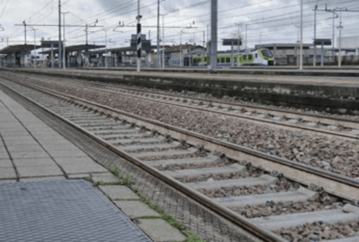 Frana su linea Brennero-Bolzano, circolazione ferroviaria sospesa Frana su linea Brennero-Bolzano, circolazione ferroviaria sospesa
