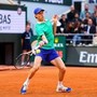 Sinner, l'outfit 'colorato' del Roland Garros fa discutere