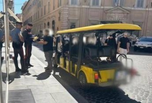 Giungla golf car a Roma, blitz e controlli a tappeto dei carabinieri nel centro della Capitale Giungla golf car a Roma, blitz e controlli a tappeto dei carabinieri nel centro della Capitale