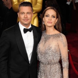 Brad Pitt e Angelina Jolie, anche Zahara si libera del cognome del padre: è la terza figlia Brad Pitt e Angelina Jolie, anche Zahara si libera del cognome del padre: è la terza figlia