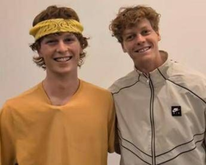 Sinner e l'incontro con il sosia (più o meno) agli Australian Open Sinner e l'incontro con il sosia (più o meno) agli Australian Open