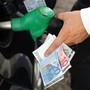 Attacco in Iran, schizza il prezzo del petrolio: aumentano listini di benzina e diesel Attacco in Iran, schizza il prezzo del petrolio: aumentano listini di benzina e diesel