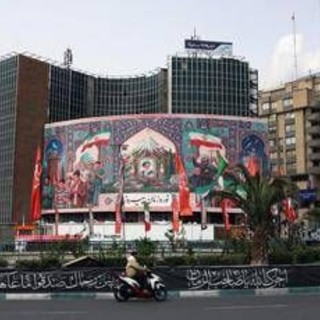 Iran, Pasdaran: "Attacco a centrali elettriche Israele e Golfo se colpiscono le nostre". Forti esplosioni in tutto il Paese, danni a ospedale - La diretta