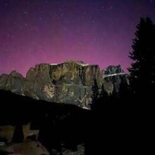 Tempesta geomagnetica 'cannibale': l'aurora boreale illumina l’Italia Tempesta geomagnetica 'cannibale': l'aurora boreale illumina l’Italia