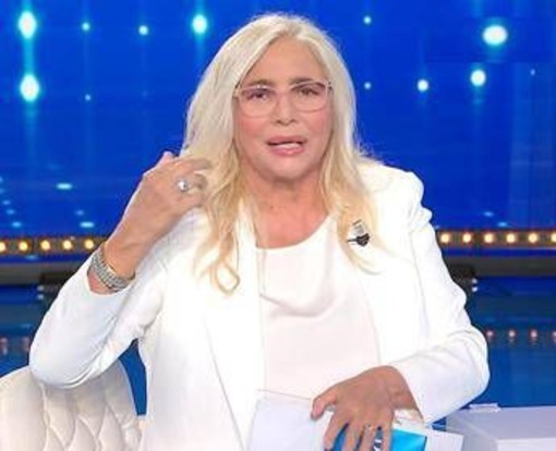 Domenica In, Mara Venier: &quot;Dopo la trasmissione, intervento per maculopatia&quot;