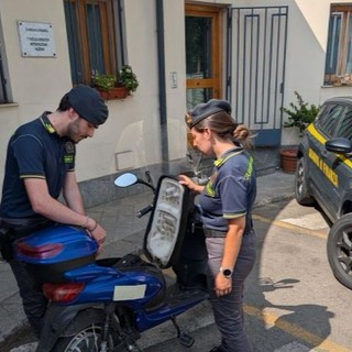 Scooter venduti come bici elettriche, maxi sequestro in tutta Italia
