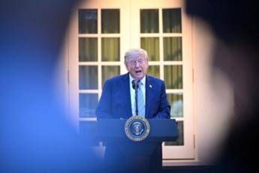 Iran, Trump: "Pronto a incontrare Pezeshkian ma anche a far saltare tutto"