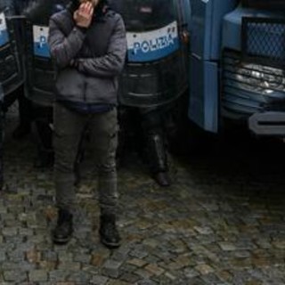 Tifoso ferito in scontri derby Torino, Procura: "Chiesti domiciliari per agente, lacrimogeno lanciato in modo non conforme"