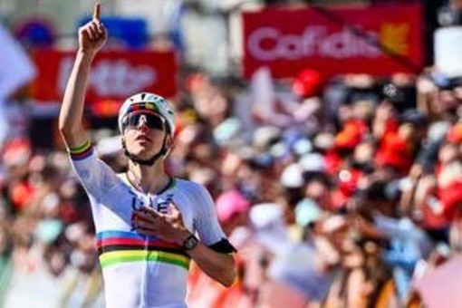 Liegi-Bastogne-Liegi, ancora Pogacar: successo e dedica al compagno di squadra morto