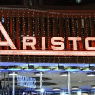 Sanremo, un sogno per pochi: quasi mille euro per un’esperienza 'mordi e fuggi'