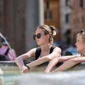 Caldo africano, l'afa non arretra: oggi e domani 19 città bollino rosso
