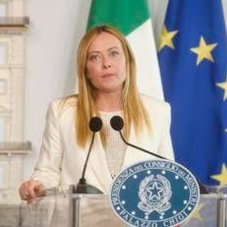 Sondaggio politico, Fratelli d'Italia cresce e allunga: giù Pd e M5S Sondaggio politico, Fratelli d'Italia cresce e allunga: giù Pd e M5S