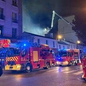 Parigi, mercato degli Enfants Rouges devastato da un incendio Parigi, mercato degli Enfants Rouges devastato da un incendio