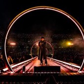 The Weeknd, la prima notte a San Siro è un’odissea nel pop futuristico