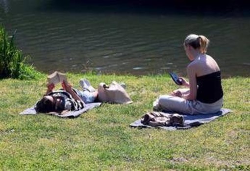 Caldo allenta la morsa sull'Italia, oggi solo una città da bollino arancione