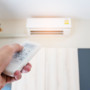 Caldo, condizionatori sempre accesi e quasi 150 euro in bolletta: 10 consigli per risparmiare Caldo, condizionatori sempre accesi e quasi 150 euro in bolletta: 10 consigli per risparmiare