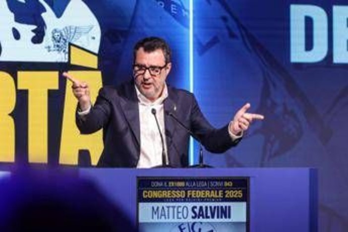 Lega, Salvini acclamato segretario. Ora il Viminale nel mirino: &quot;Sono disponibile&quot;