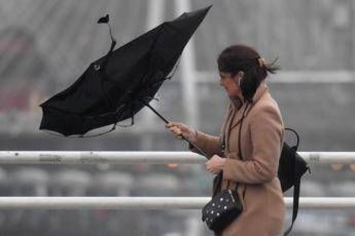Meteo in Italia, arriva lo Scirocco: 20 gradi al sud, maltempo al centro-nord Meteo in Italia, arriva lo Scirocco: 20 gradi al sud, maltempo al centro-nord