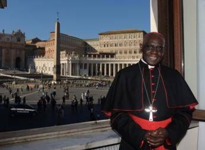 Elezione nuovo Papa, via al Conclave: chi è Robert Sarah