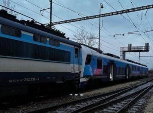 Scontro fra treni in Repubblica Ceca, almeno 42 feriti a Ceske Budejovice Scontro fra treni in Repubblica Ceca, almeno 42 feriti a Ceske Budejovice