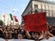 Milano, bottiglie e oggetti contro la polizia: corteo 'Italia in Piazza' spezzato in due Milano, bottiglie e oggetti contro la polizia: corteo 'Italia in Piazza' spezzato in due
