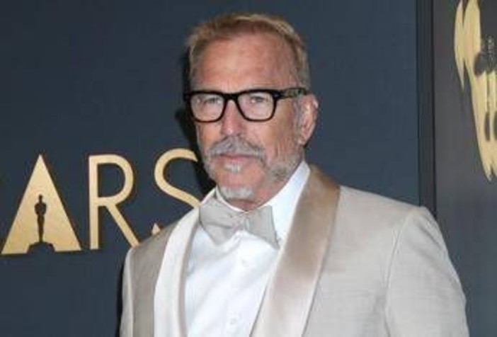 Kevin Costner, costumi non pagati per 440mila dollari: citato in giudizio