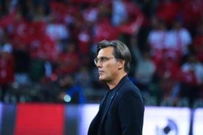 Italia avanti 3-0 a fine primo tempo, i tifosi della Turchia contro Montella: "Dimissioni" Italia avanti 3-0 a fine primo tempo, i tifosi della Turchia contro Montella: "Dimissioni"
