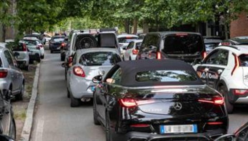 Per recarsi in ufficio se ne va uno stipendio all'anno, i conti della Cna